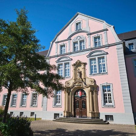 Historisches Deluxe Apartment Im Marianum Нойс Экстерьер фото